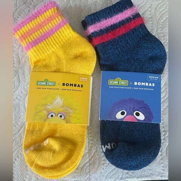 Bombas Accessories Bombas Sesame Street Big Bird Grover Adult Quarter Socks Fuzzy Tops 2